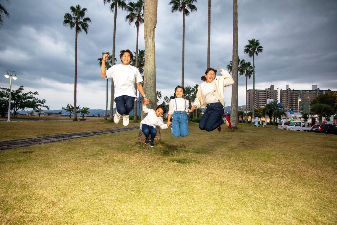 岩坪眞一郎が撮影した家族写真の出張撮影のアルバム「還暦祝い家族写真」
