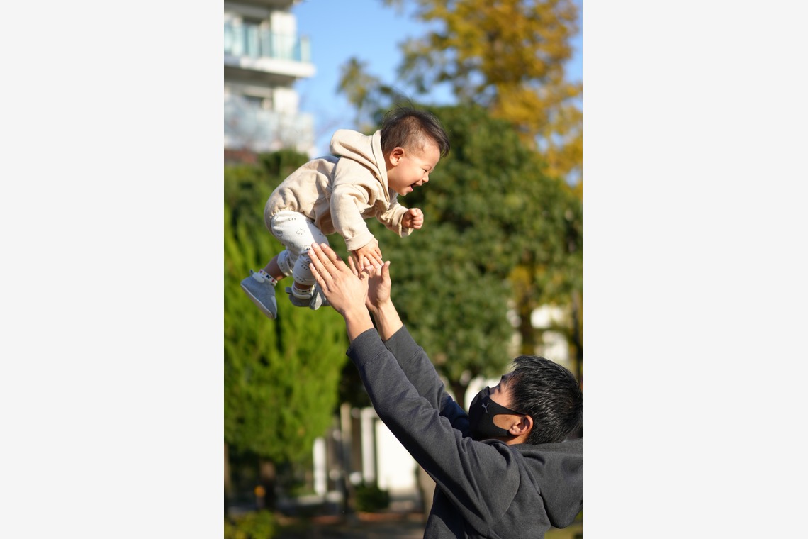 菅生貴利が出張撮影した家族写真(キッズ,ベビーフォト)などが写った「ファミリーフォト」の家族写真