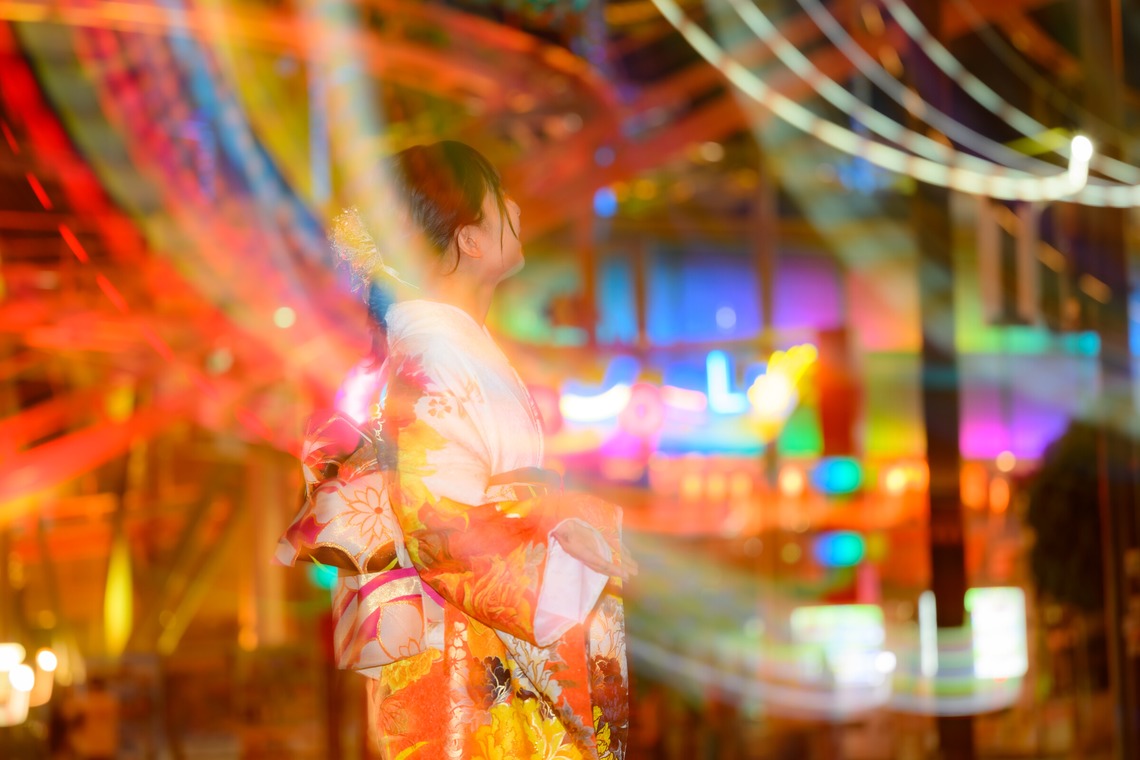 中川昌幸が撮影した「イルミネーションと振袖姿」の写真