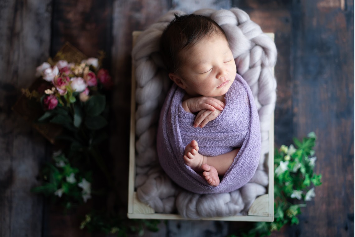 サキヤマ リエが撮影した写真のアルバム「ラベンダー系・黒背景・女の子のニューボーンフォト 」