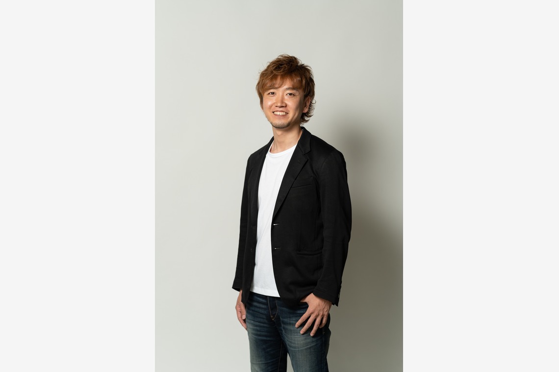 曽川拓哉が撮影した「バックペーパーを使ったビジネスポートレート」の写真