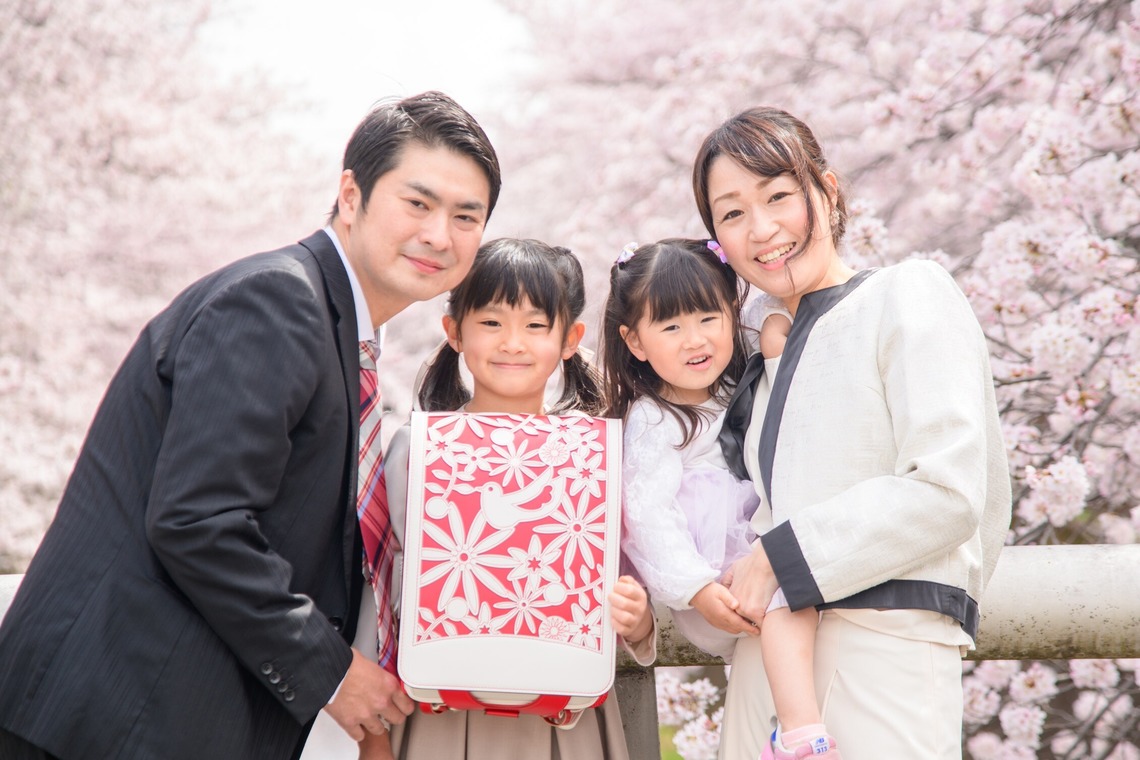 関場優太が撮影した「入学記念の家族写真」の写真