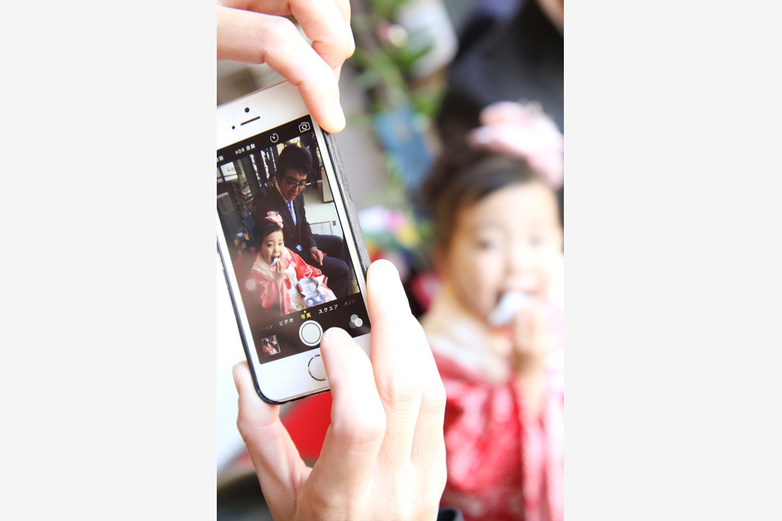 スマイルハンターが出張撮影した家族写真(キッズ,ベビーフォト)などが写った「七五三ロケーション撮影」の家族写真