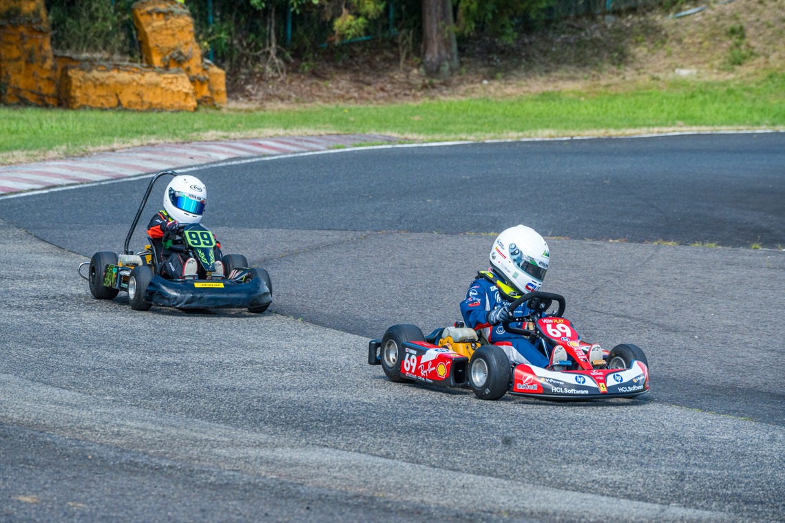 杏度りゅうが撮影した写真のアルバム「カートレース撮影」