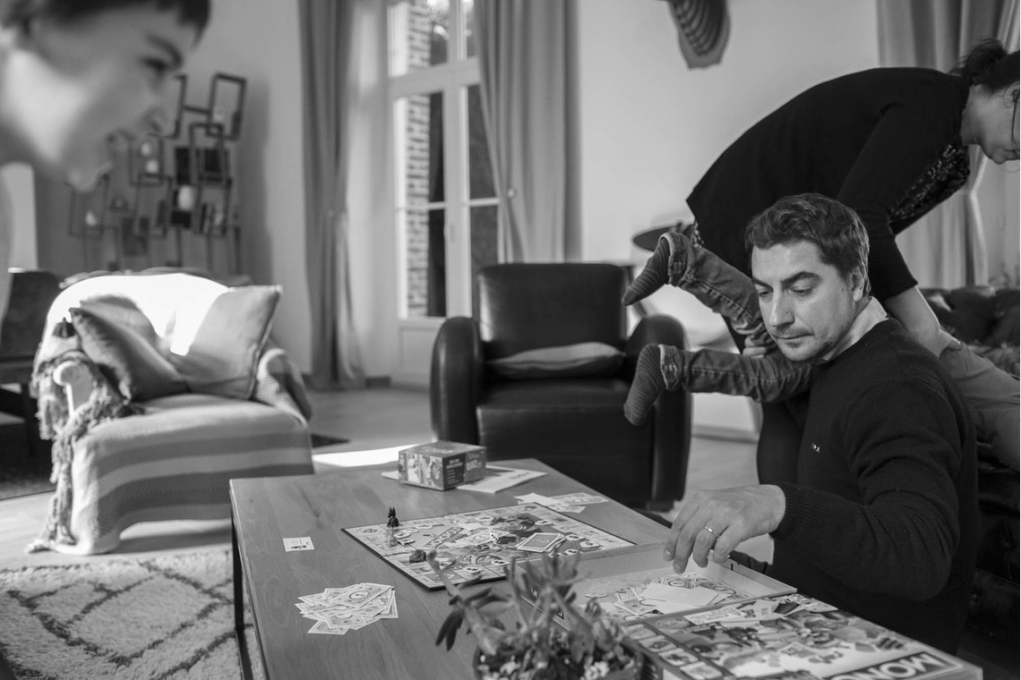 Petite Nao Photographyが出張撮影した家族写真(キッズ,ベビーフォト)などが写った「自宅でのドキュメンタリー形式の家族写真」の家族写真