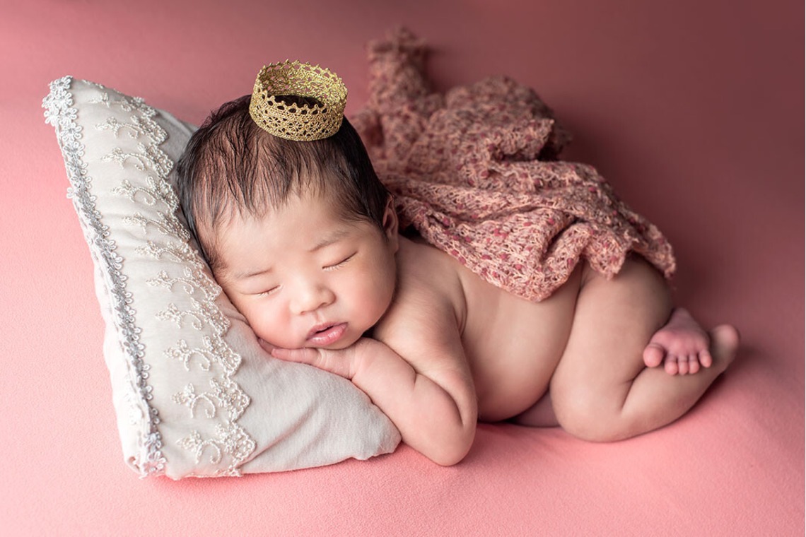 AXiS Photo Servise 藤井靖史が出張撮影した家族写真(キッズ,ベビーフォト)などが写った「ニューボーンフォト」の家族写真