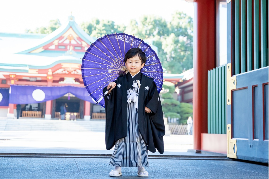 サキヤマ リエが出張撮影した家族写真(キッズ,ベビーフォト)などが写った「5才男の子・笑顔いっぱいの七五三＠日枝神社」の家族写真