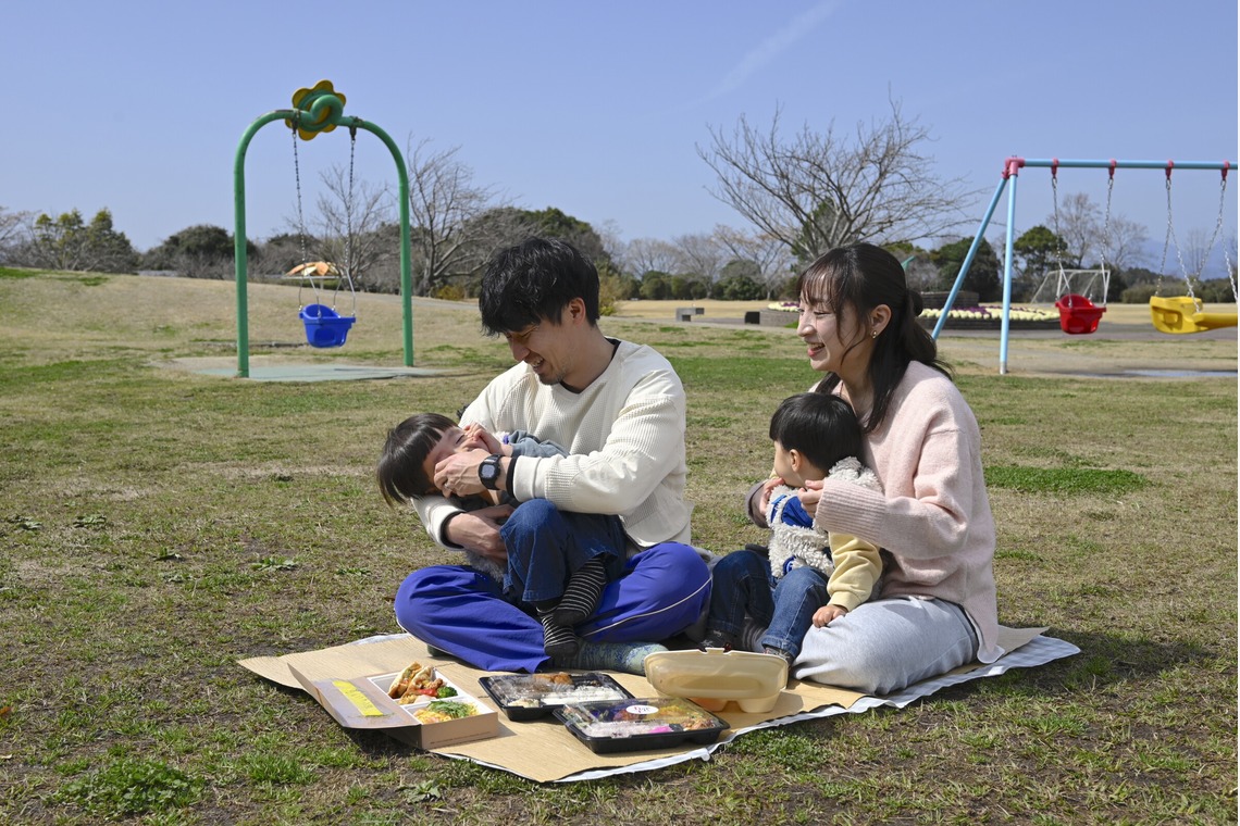小野和也が撮影した写真のアルバム「家族みんなでピクニック」
