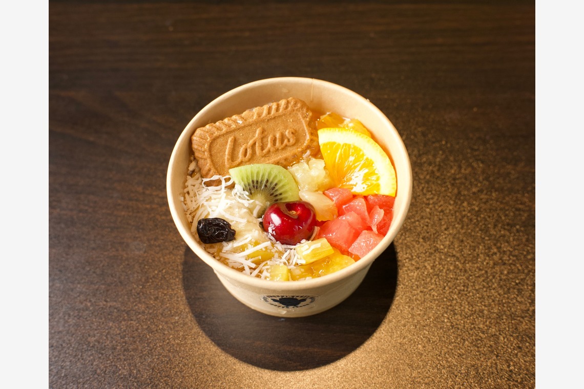 小野和也が撮影した写真のアルバム「HACCHI HONEY アサイーボウル」