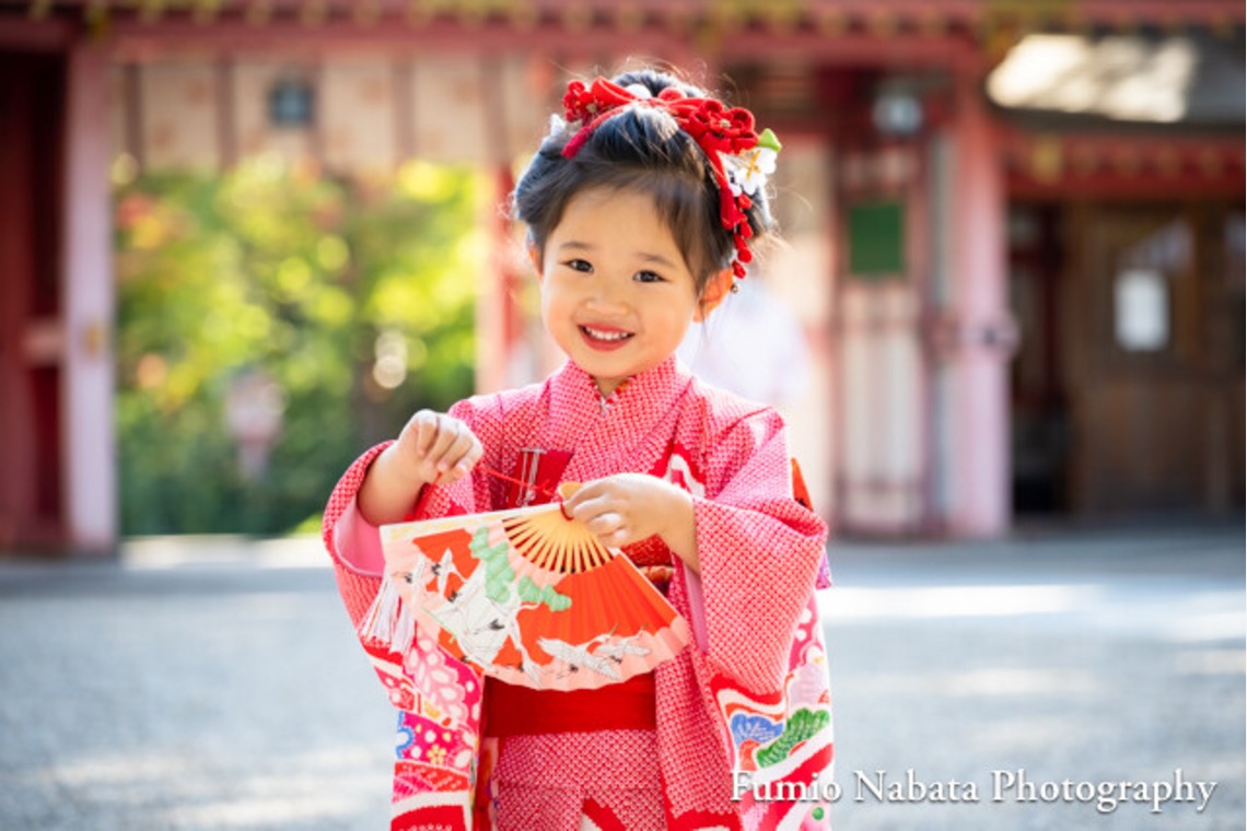 名畑文巨写真事務所が出張撮影した家族写真(キッズ,ベビーフォト)などが写った「出張撮影七五三・お宮詣り」の家族写真