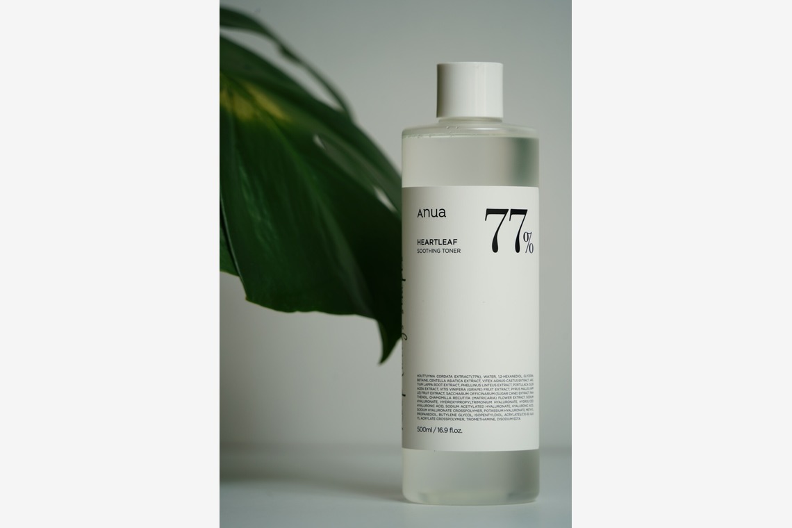 日下翔太郎が撮影した「屋内でのスキンケア商品の撮影」の写真