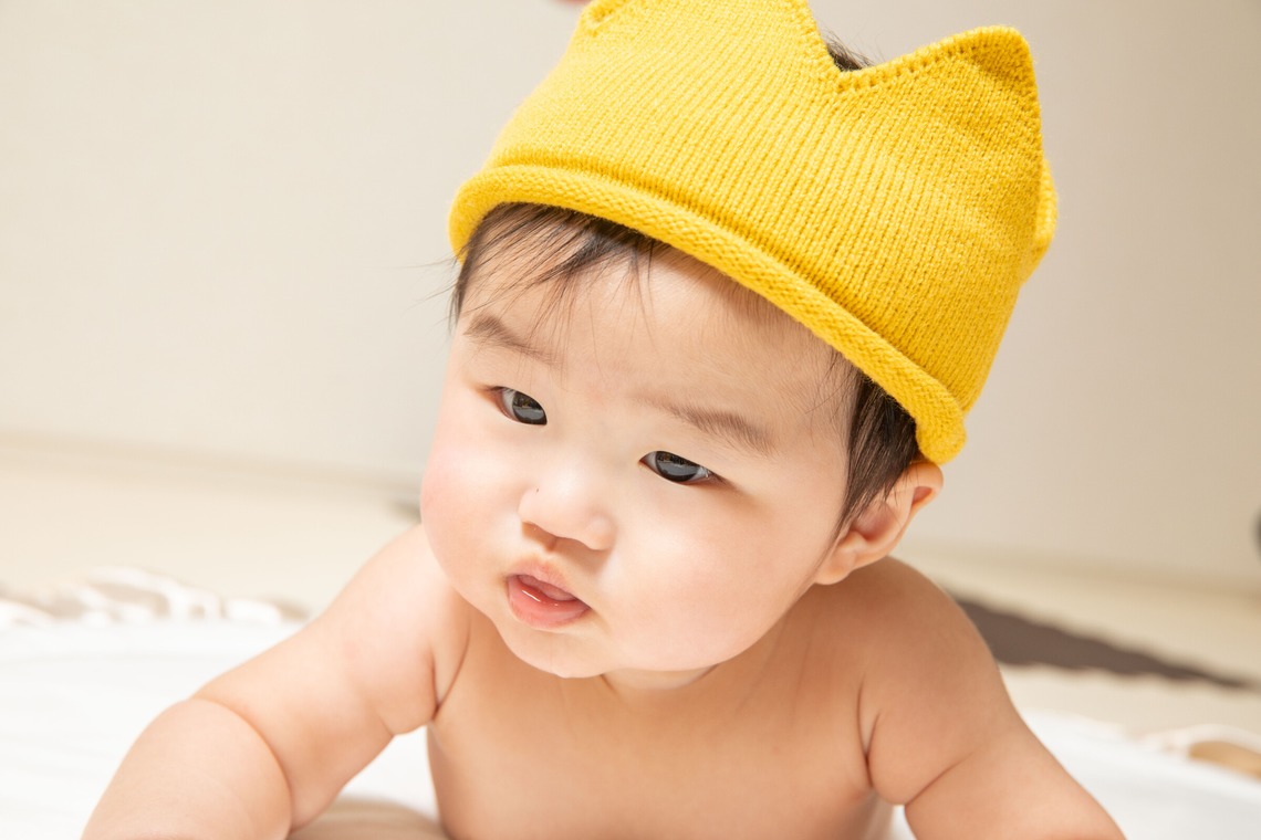 岩坪眞一郎が出張撮影した家族写真(キッズ,ベビーフォト)などが写った「誕生日記念撮影」の家族写真