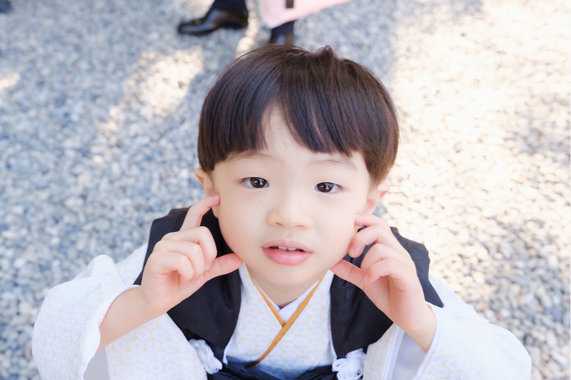 高夏写真店が出張撮影した家族写真(キッズ,ベビーフォト)などが写った「七五三の撮影」の家族写真