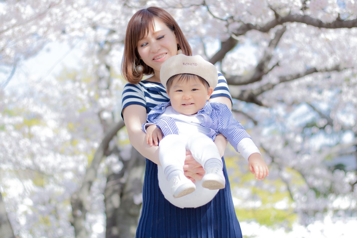 ゆのみふぉとが撮影した家族写真の出張撮影のアルバム「桜とお写真」