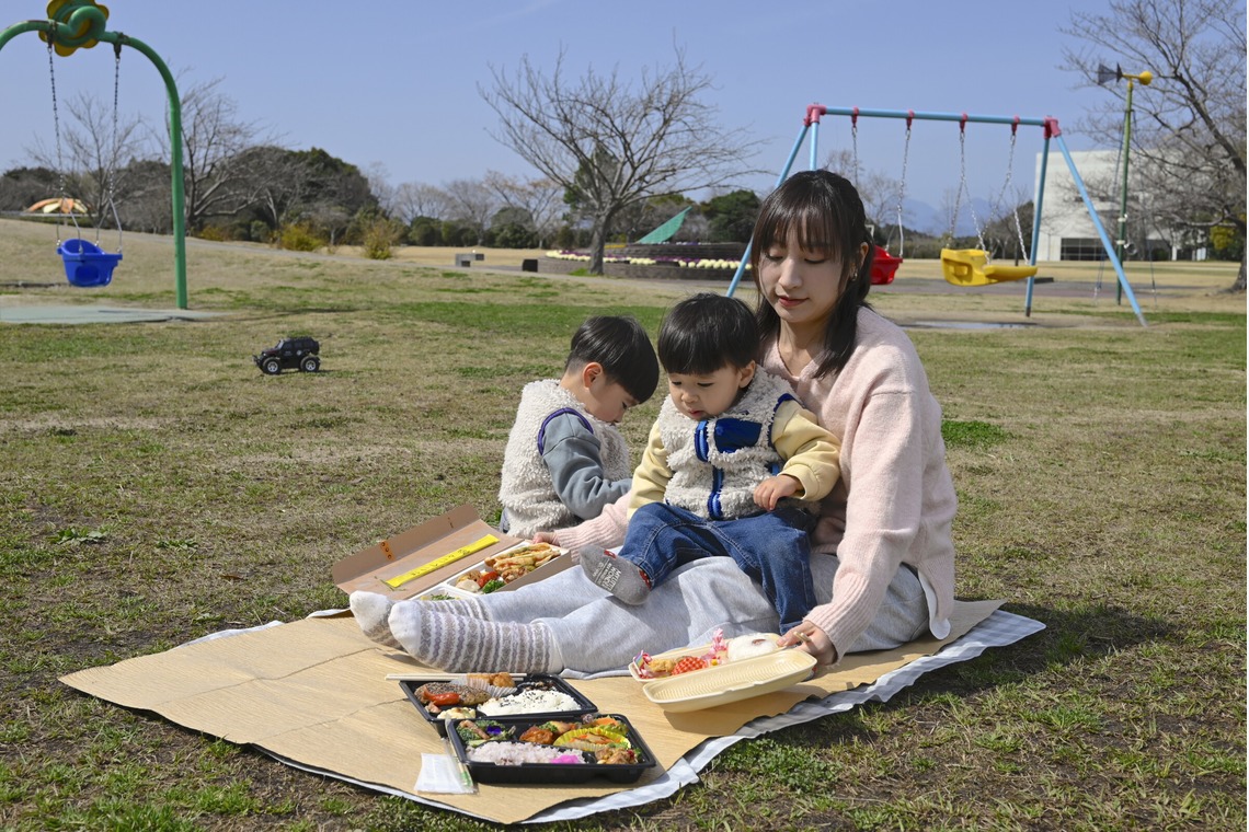 小野和也が撮影した写真のアルバム「家族みんなでピクニック」
