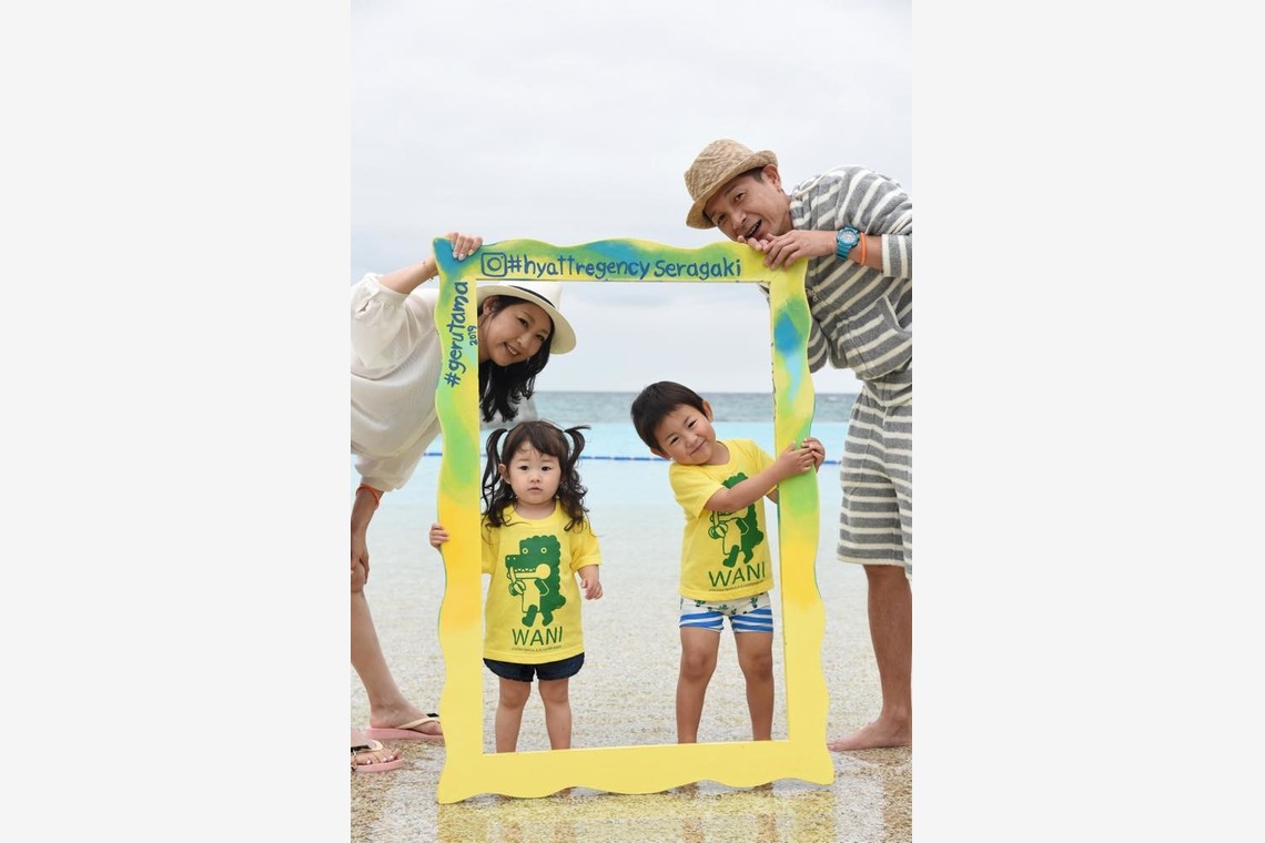 Avenir（山宮 敏明）が撮影した「ホテルで家族写真」の写真