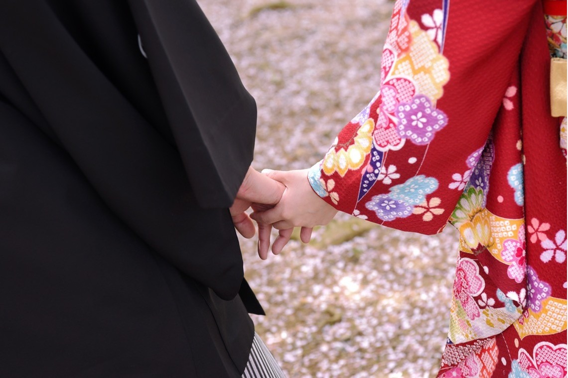 Photo of Pre Weddingphotoshoot in Nara park in the cherry blossom season for foreigners. taken by Kiki photo works