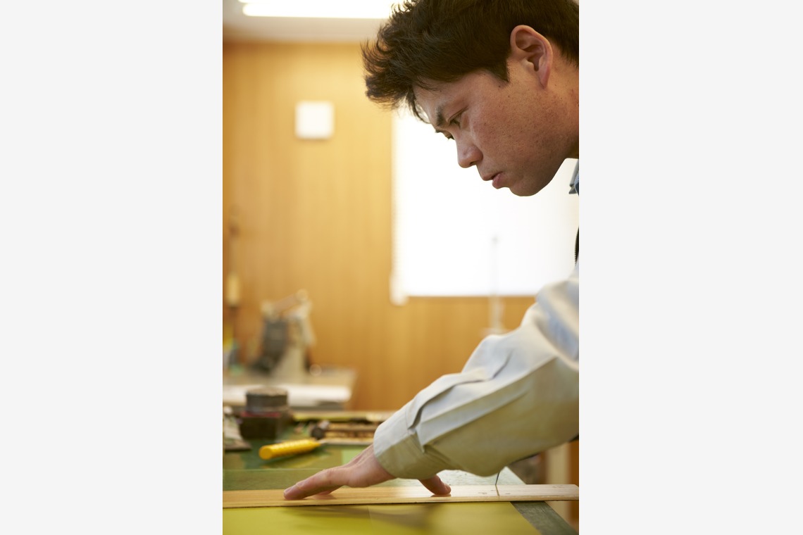 岩瀬泰治が撮影した写真のアルバム「職場取材」