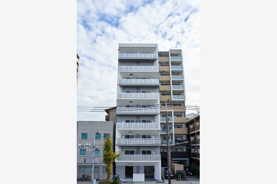 三好治輝が撮影した写真のアルバム「マンション」