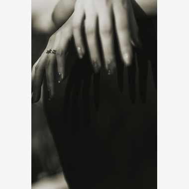 川本一希が撮影した「誰でも来れる場所で二人だけの写真を」のウェディングフォト