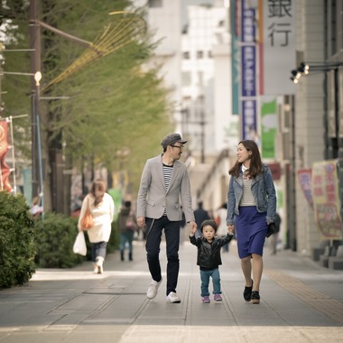 PIC WEDDING PHOTO（関口純一）が出張撮影した「エンゲージメントフォト」の家族写真