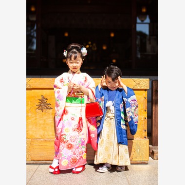 Photobirdが撮影した「七五三の記念撮影、神社にて」の写真