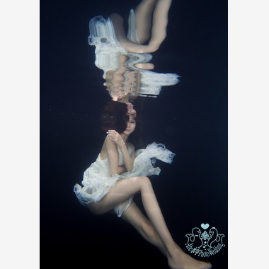 Abe水中フォトウェディングが撮影した「水中フォトウェディングサンプル」のウェディングフォト