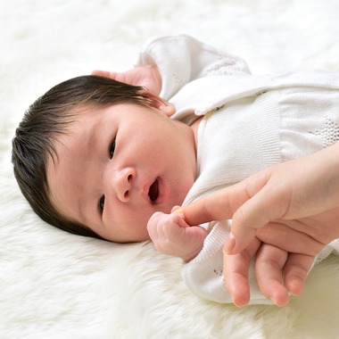 Design studio lumière（井上 敦仁）が撮影した「ニューボーンフォト」の写真