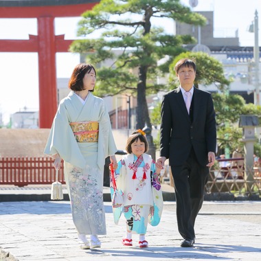 出張撮影　FotoMatograph　間藤　恒が出張撮影した「21.11.12　鶴岡八幡宮　椋梨様」の家族写真