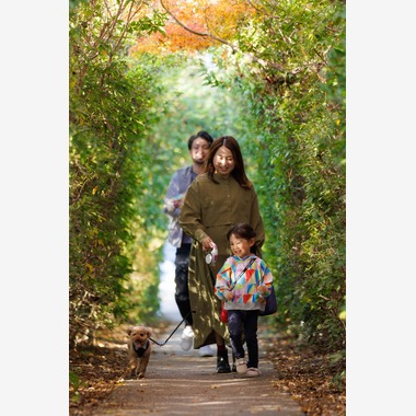 T.Matsumuraが出張撮影した「ペットと一緒に家族撮影」の家族写真