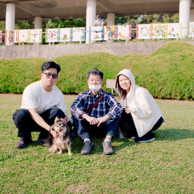 西村ユウトが出張撮影した「ペットとの家族写真」の家族写真