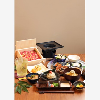 STARS -BRANDING AND DESIGN- (SNSマーケティングコンサル)が撮影した「雑誌表紙　雑誌カバー　飲食店　料理　コース」の写真