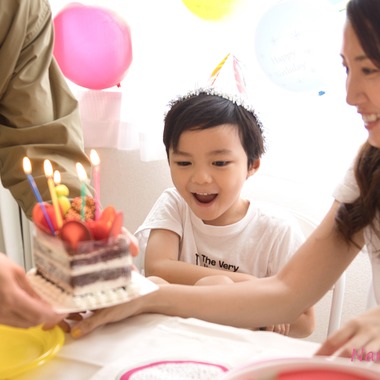 naru2photoが出張撮影した「お誕生会」の家族写真