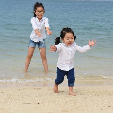 Avenir（山宮 敏明）が撮影した「ビーチで家族写真」の写真