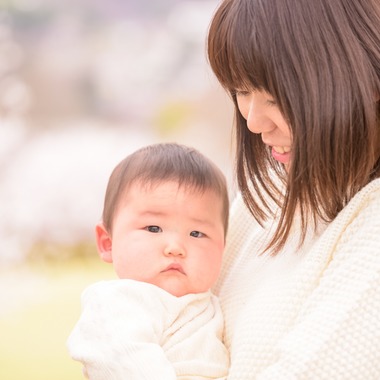 Lightgraphyが撮影した「桜の下の親子フォト」の写真