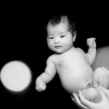 隈元智子が撮影した「新生児」の写真
