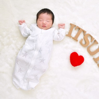 Design studio lumière（井上 敦仁）が撮影した「ニューボーンフォト」の写真