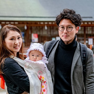 出張カメラマンのY's Officeが出張撮影した「お宮参り出張撮影」の家族写真