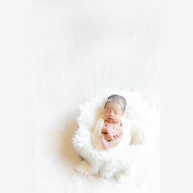隈元智子が撮影した「新生児」の写真