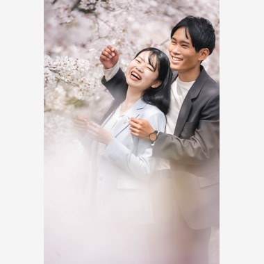 Photo taken by Kanae Suzuki - Couple photo in Kyoto with cherry blossoms in full bloom