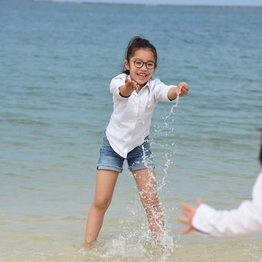 Avenir（山宮 敏明）が撮影した「ビーチで家族写真」の写真