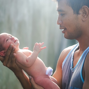 Aya Petite Photographyが出張撮影した「ニューボーンフォト」の家族写真