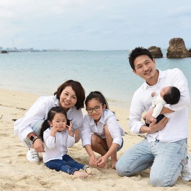 Avenir（山宮 敏明）が撮影した「ビーチで家族写真」の写真
