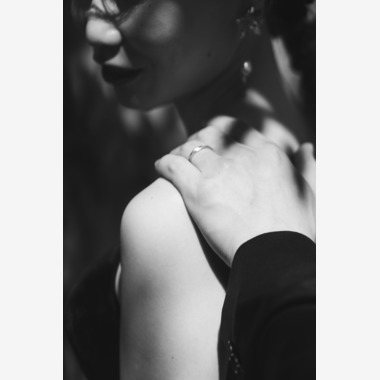 川本一希が撮影した「誰でも来れる場所で二人だけの写真を」のウェディングフォト