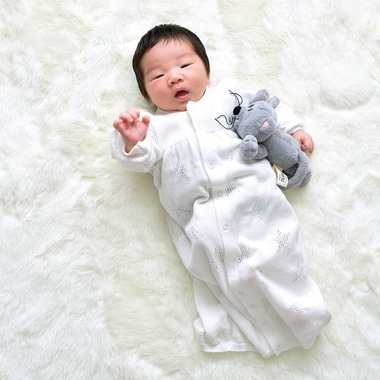 Design studio lumière（井上 敦仁）が撮影した「ニューボーンフォト」の写真