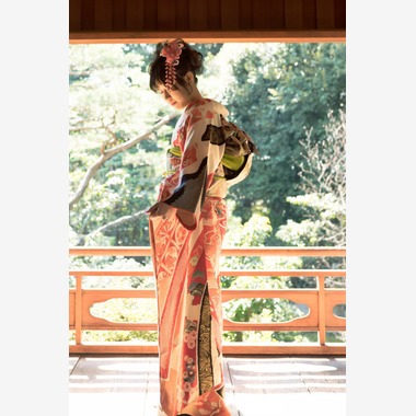 富岡 そよぎが出張撮影した「日本庭園、和室での成人式撮影」の家族写真