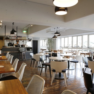 吉本光宏が撮影した「内観外観」の写真