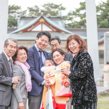かわもとじゅんいち【Jun3photo】が出張撮影した「お宮参り」の家族写真