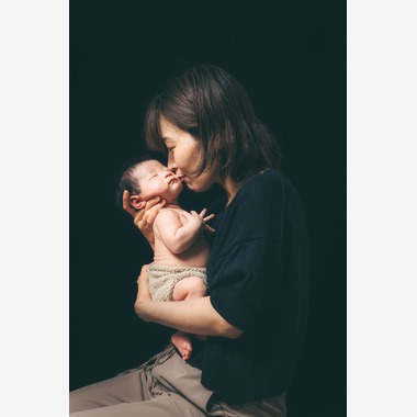 松井シンジが撮影した「ニューボーンフォト」の写真