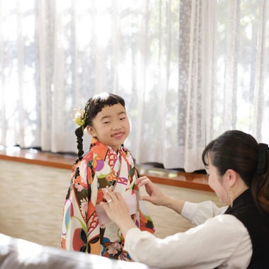 藤原和彦が撮影した「お寺さんでの七五三記念撮影」の写真